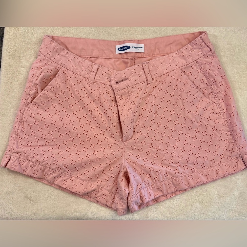 Old Navy Women's Mid Rise Pink Eyelet Shorts Size 10